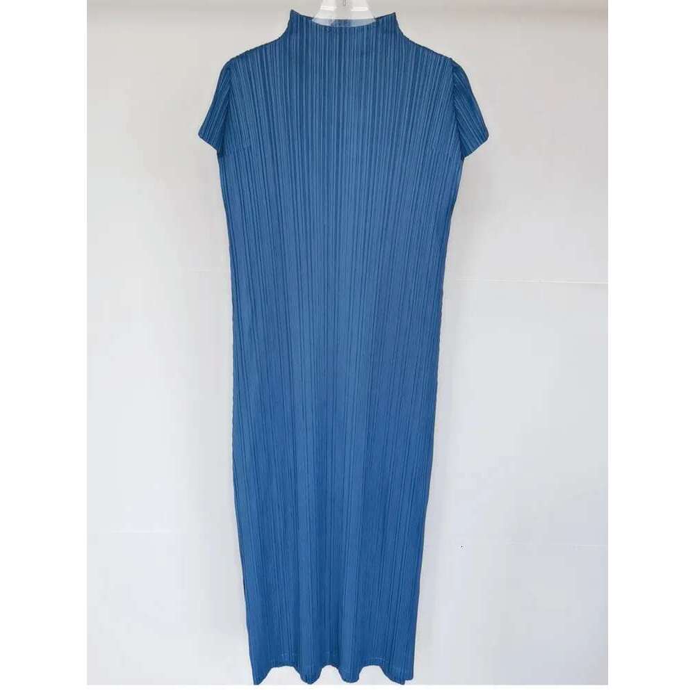 GVUW Women Elegant Pleated Turtleneck Split Knee-Length Dress Short Sleeve Solid Color Female New Clothing 2025 Summer 17D375