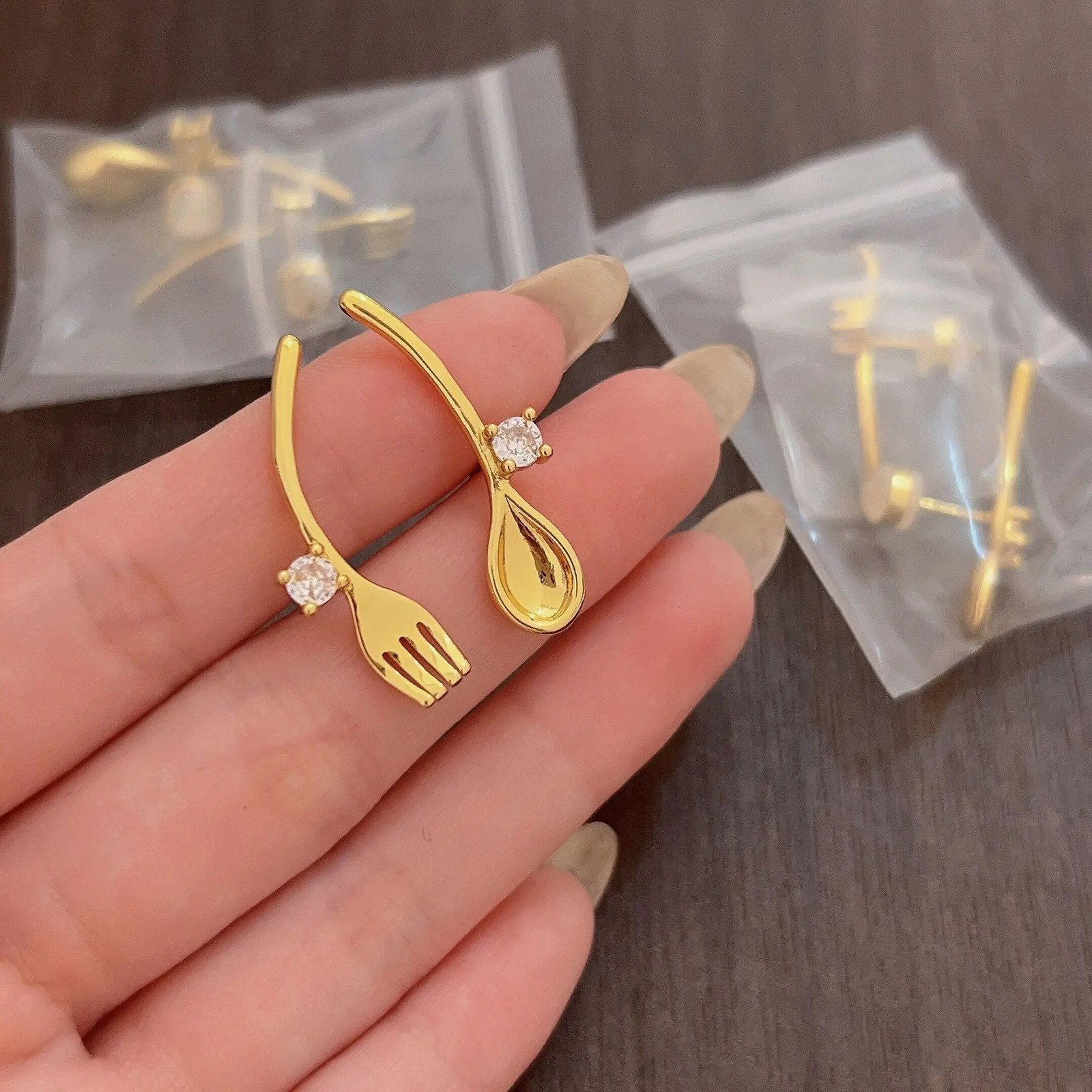 Creative Cute Asymmetric Tablet Earrings Inaly Zircon Ladle Fork Earrings Womens Fashion Earrings Accessories Gifts 250409