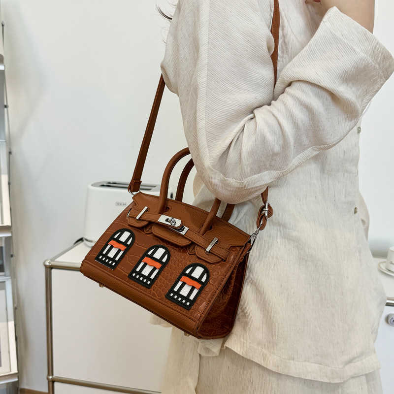 Mini house cute and creative small window car key decoration headphone bag red envelope bigclothfgg22