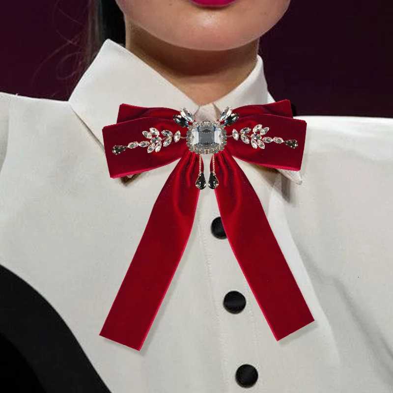 Luxury High-end Velvet Bow Tie British Rhinestone Bowknot Brooch Shirt Collar Pins Luxulry Brooches for Women and Men Accessories Y251111