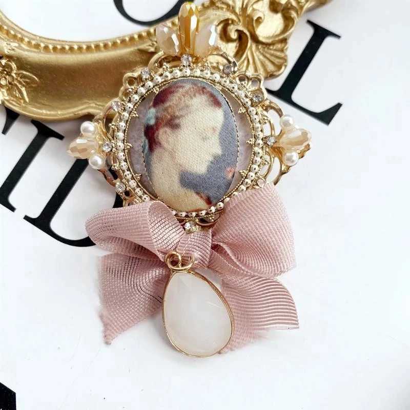 Luxury trsince Creative Classic Retro Brooches for Women Camellia Crystal Chain Tassels Brooches Pins Party Banquet Clothes Accessories Y251111