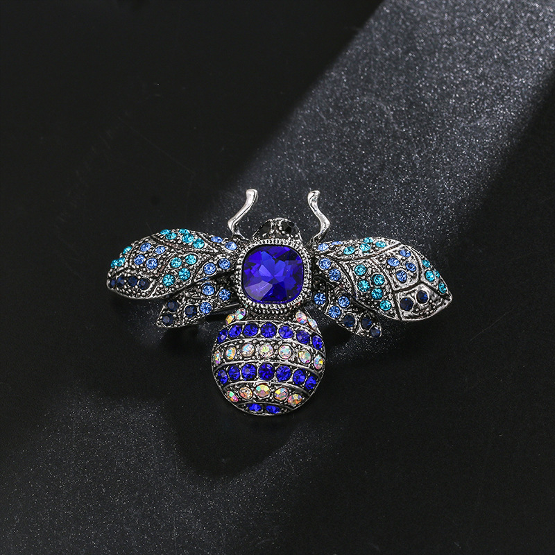 Exquisite Insect Shaped Design Charming Rhinestone Carved Brooch Seven Star Ladybug Shaped Temperament For Womens Daily Wear And Decoration Brooch