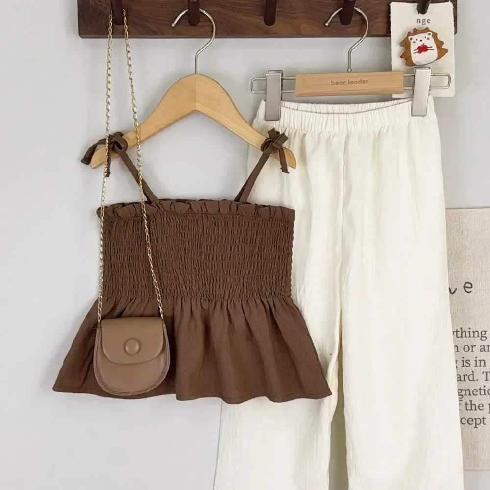 Korean version summer girl set khaki pleated pendant T-shirt+beige pants 2PCS set childrens clothing 3-7 yearsXJ250410