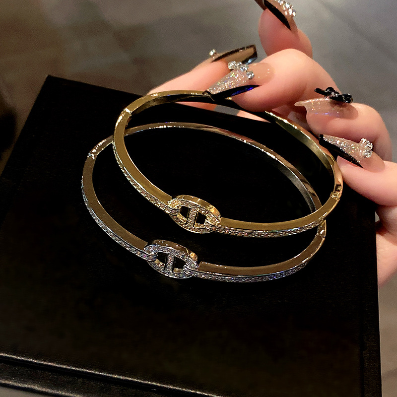 Trendy Zircon Inlaid Oval Hollow Design Bracelet Womens Fashionable Bracelet Versatile Bracelet Exquisite Jewelry Gift