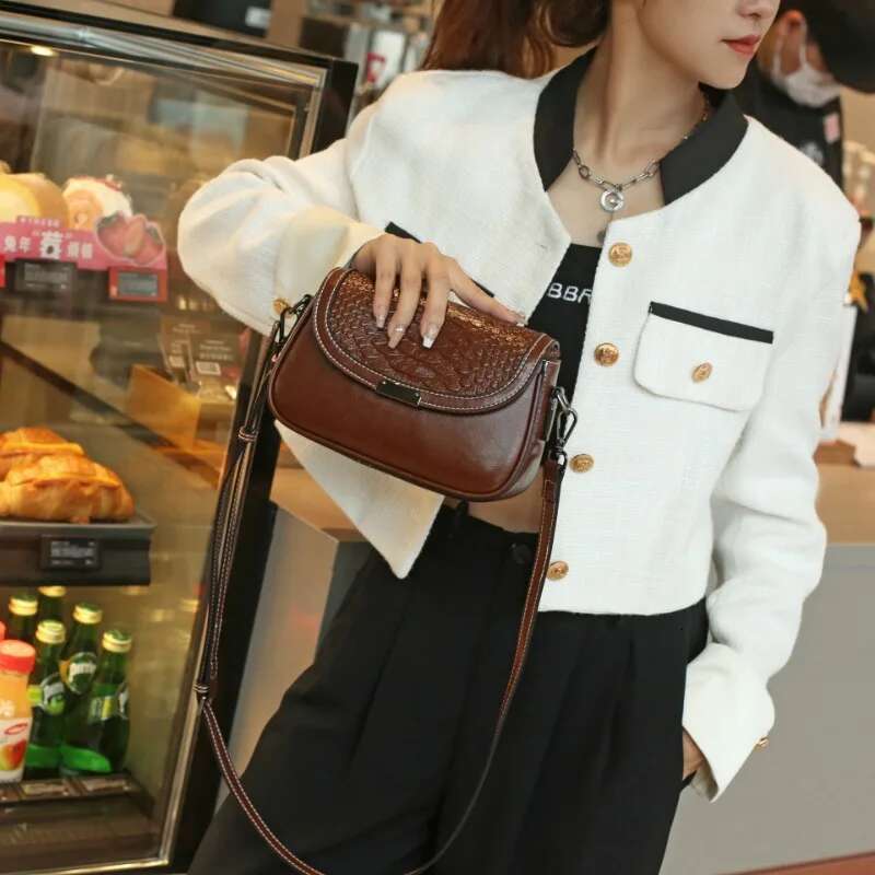 Summer Lightweight Messenger Oil Wax Skin Leather Shoulder Crossbody Bag High Quality Cowhide Casual Women's Handbag