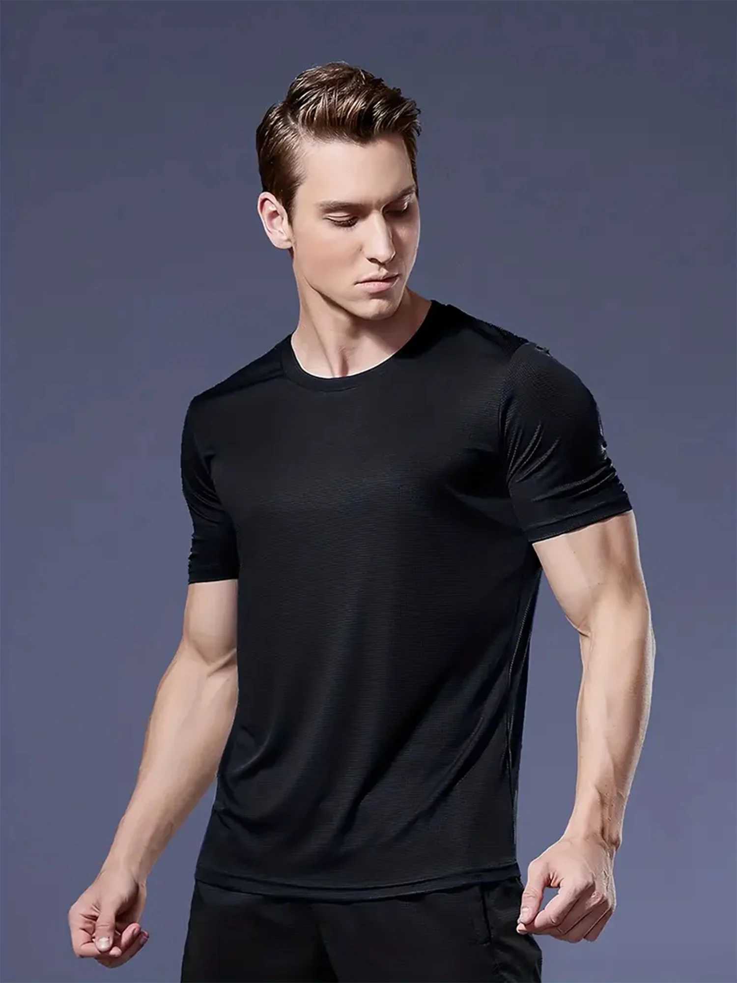 Round neck T-shirt 1 piece black ultra light mens quick drying breathable sweatshirt suitable for fitness gym and Ru M250411