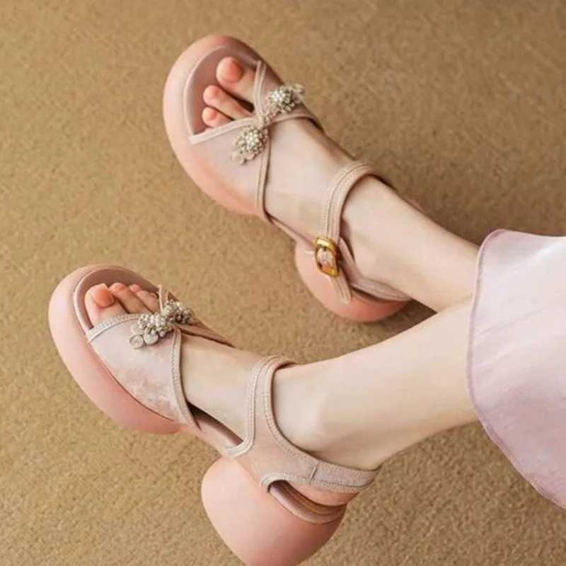 Sandals Womens Luxury Lightweight Luxury Small Popular French Style 2024 Summer New Womens Sports ShoesXJ250410
