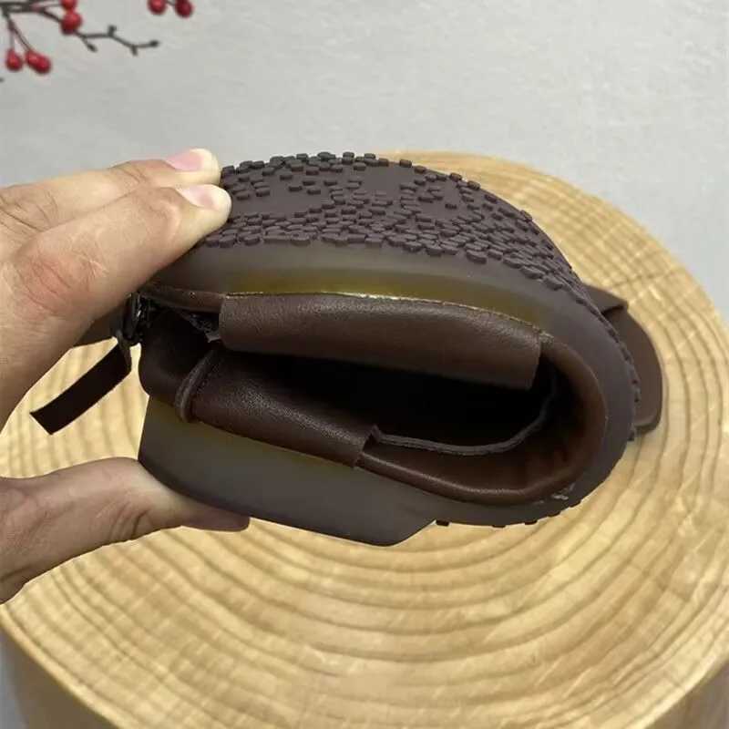Classic Summer New Womens Sandals Casual Beach Simple Sandals Solid Color Leather Womens Soft N-Slip Roman Womens ShoesXJ250410