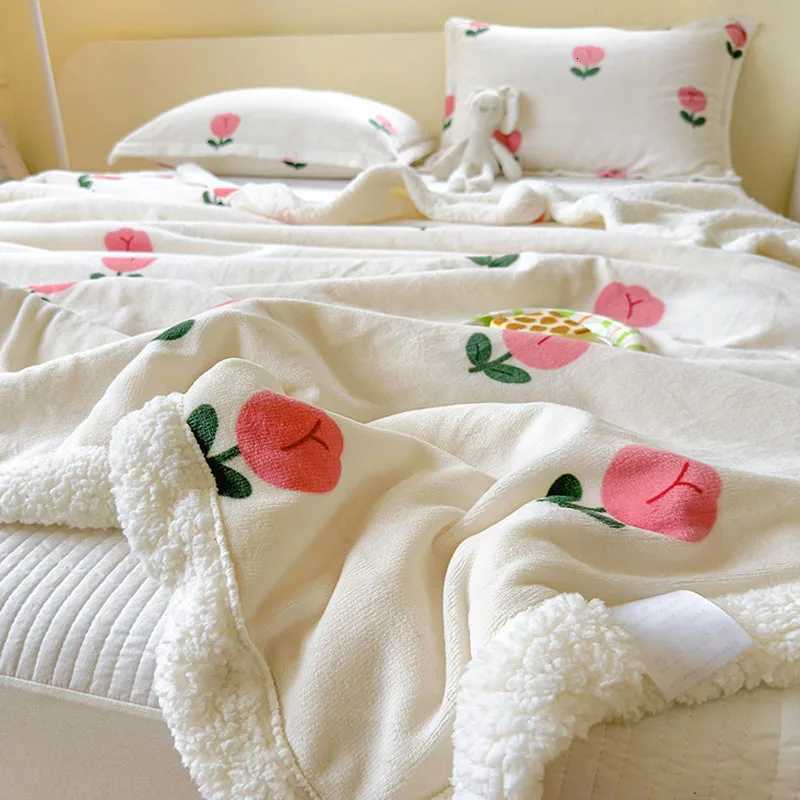 Winter Cartoon Printed Lamb Wool Blanket Thick and Warm Coral Fleece Blanket for Office Napping Fluffy Soft Plush Bedspread C251111