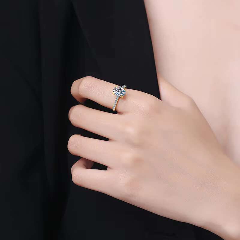 Womens Four-Prong S925 Sterling Silver Moissanite Ring High-End European American Wedding Ring Wholesale Cross-Border