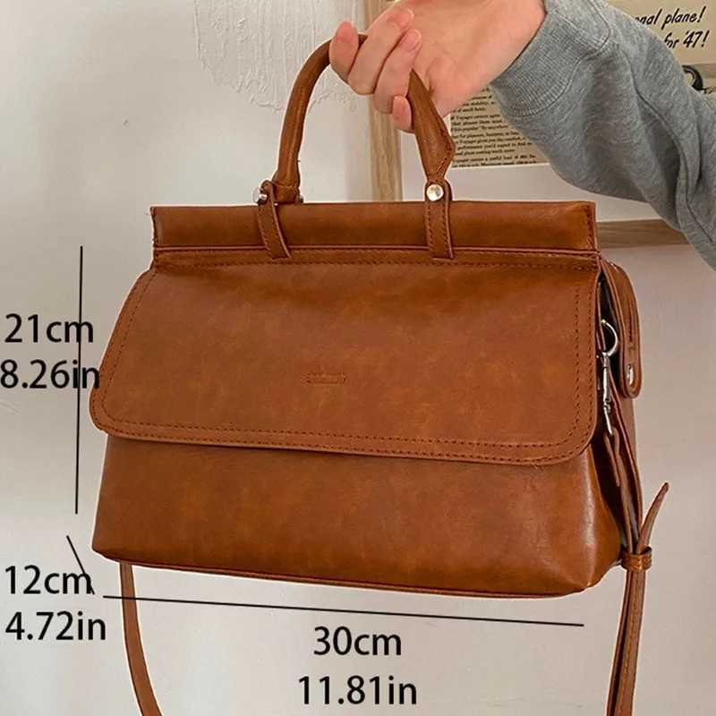 Summer Womens Messenger Bag Large Capacity Shoulder Bag Fashionable Design Handbag Vintage Postman Bag Commuting BagT251110