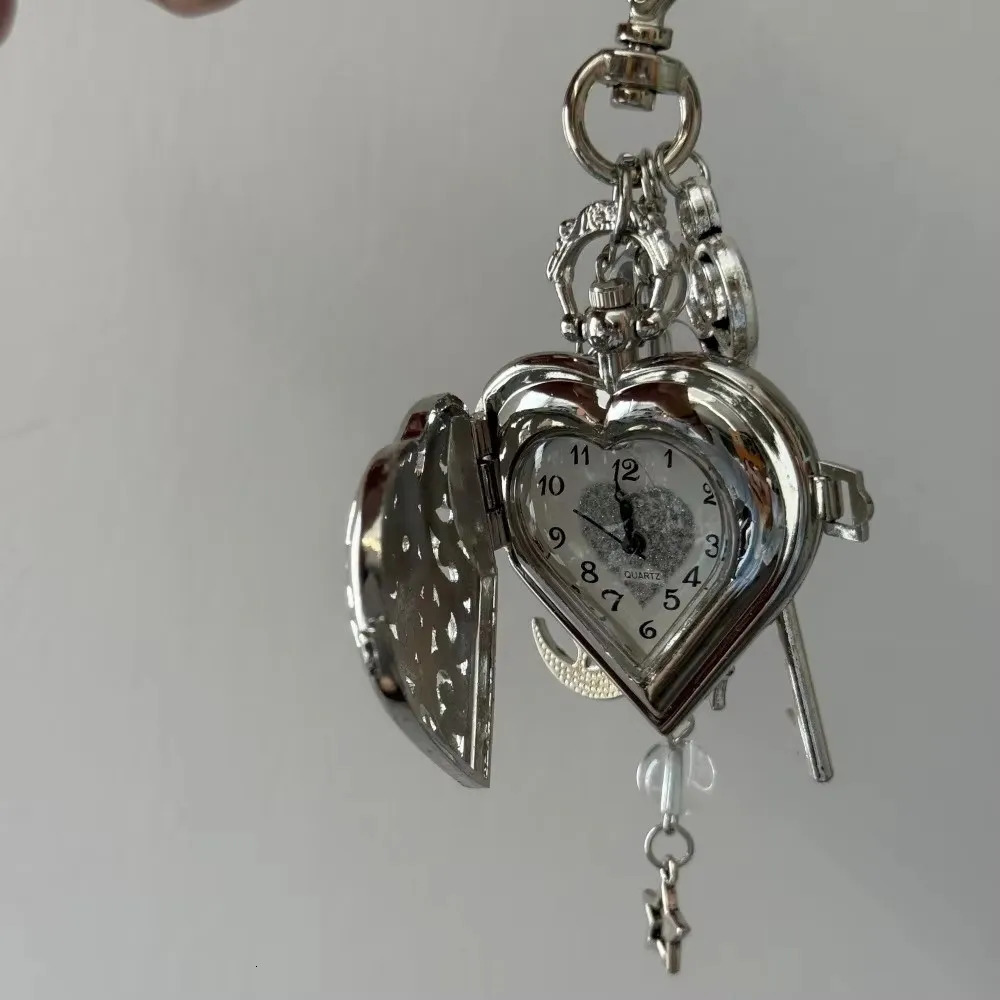Keychain Hollow Heart Pocket Watch Fashion Style Vintage Look Steampunk Clock Couple Gift Hollow Heart Vintage Necklace 251110