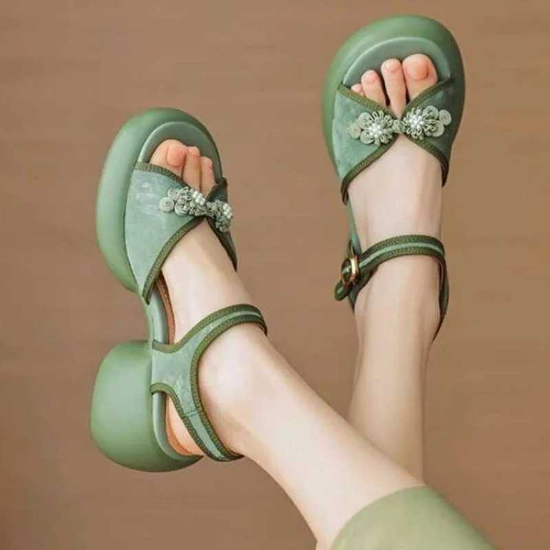 Sandals Womens Luxury Lightweight Luxury Small Popular French Style 2024 Summer New Womens Sports ShoesXJ250410