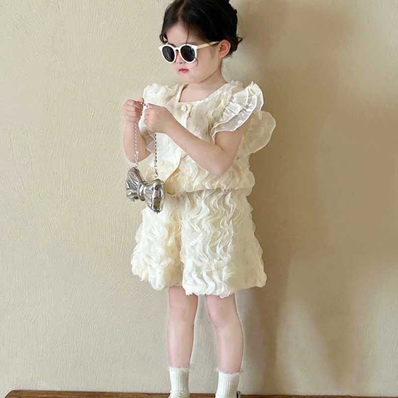 Girls Summer Set New Slish Korean Edition Childrens 3D Solid Color Little Flying Sleeve Top+Shorts Childrens SetXJ250410