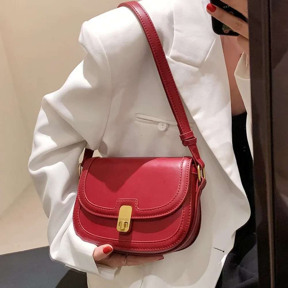 2025 new fashionable shoulder retro texture designer women's casual multifunctional crossbody bag trend shoulder bag5