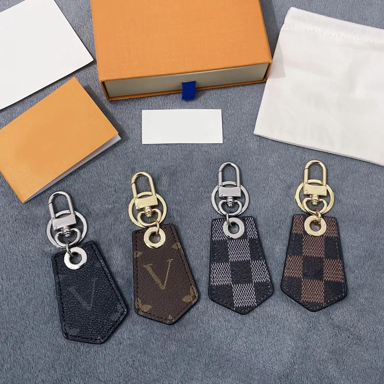 Designer Keychain Luxury Leather Clover Bag Charm Key Chains Silver Metal For Men Women Car Keyring Bag Holder Ornament Pendant Fashion Jewelry