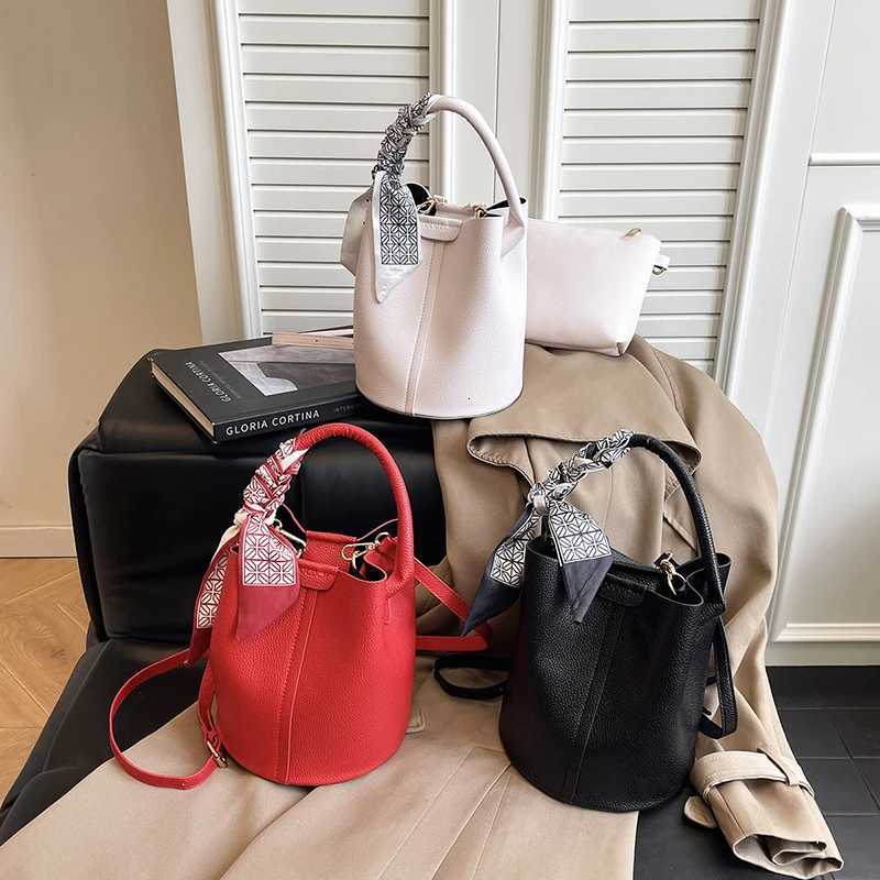 PU Solid Color Large Capacity Crossbody Bags Sewing Temperament Female Bags on Sale 2025 Brand Versatile Bridal Shoulder BagsT251110