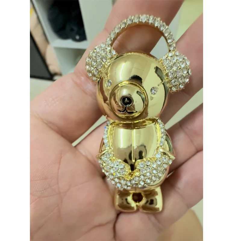 Luxury Teddy Bear Brooches Pins for Women Men Luxury Rhinestone Brooch Personality Geometric Golden Metal Pins Suit Accessories Y251111