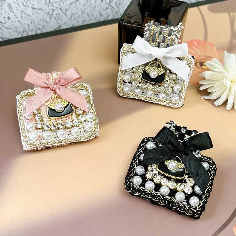 Luxury Korean Fashion Cloth Bow Brooches for Women Crystal Pearl Lapel Pins Luxulry Jewelry Badge Accessories for Backpacks Y251111