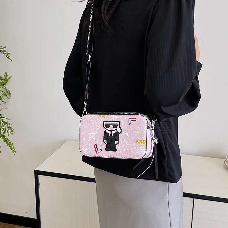 2025 New Fashionable Large Capacity Crossbody Bag Retro Design Minimalist Leather Crossbody Bag Solid Color Women's Handbag4