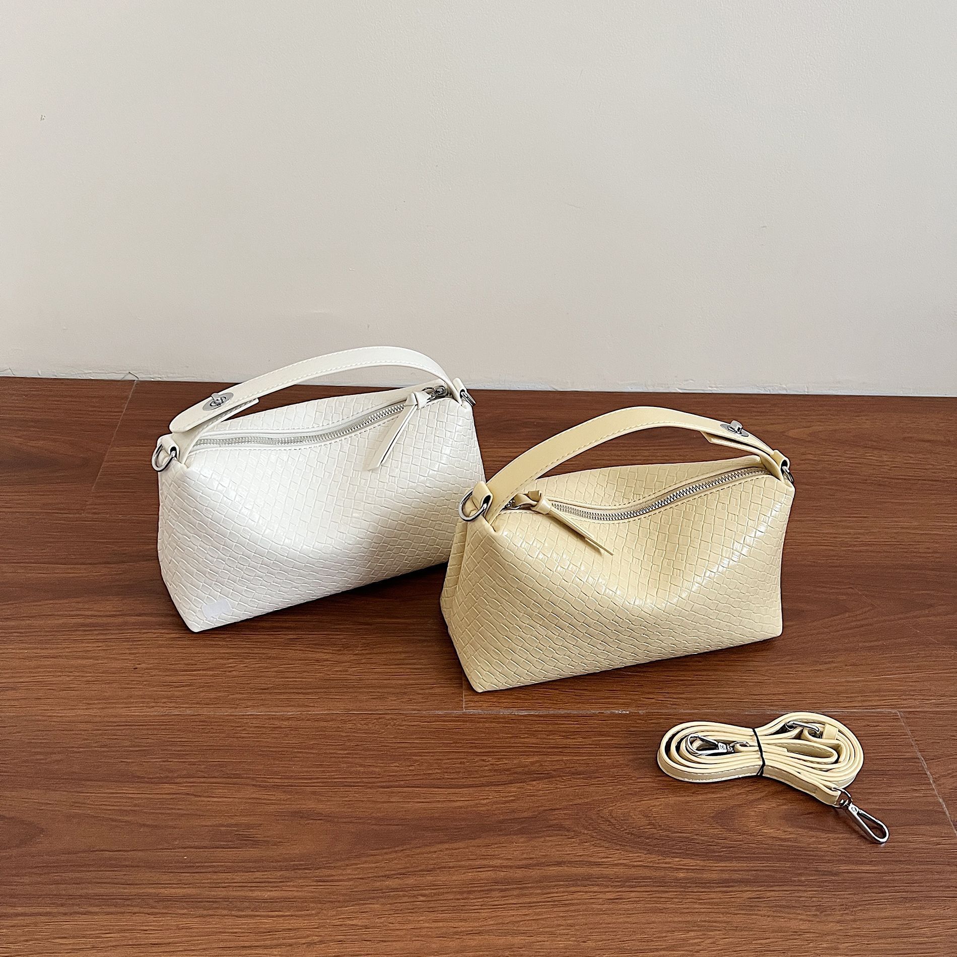 Luxury Brand Designer Bag French Niche Woven Handbag Casual Retro Underarm Bag Versatile Women's Bag Casual Stylish Crossbody Pillow Bag