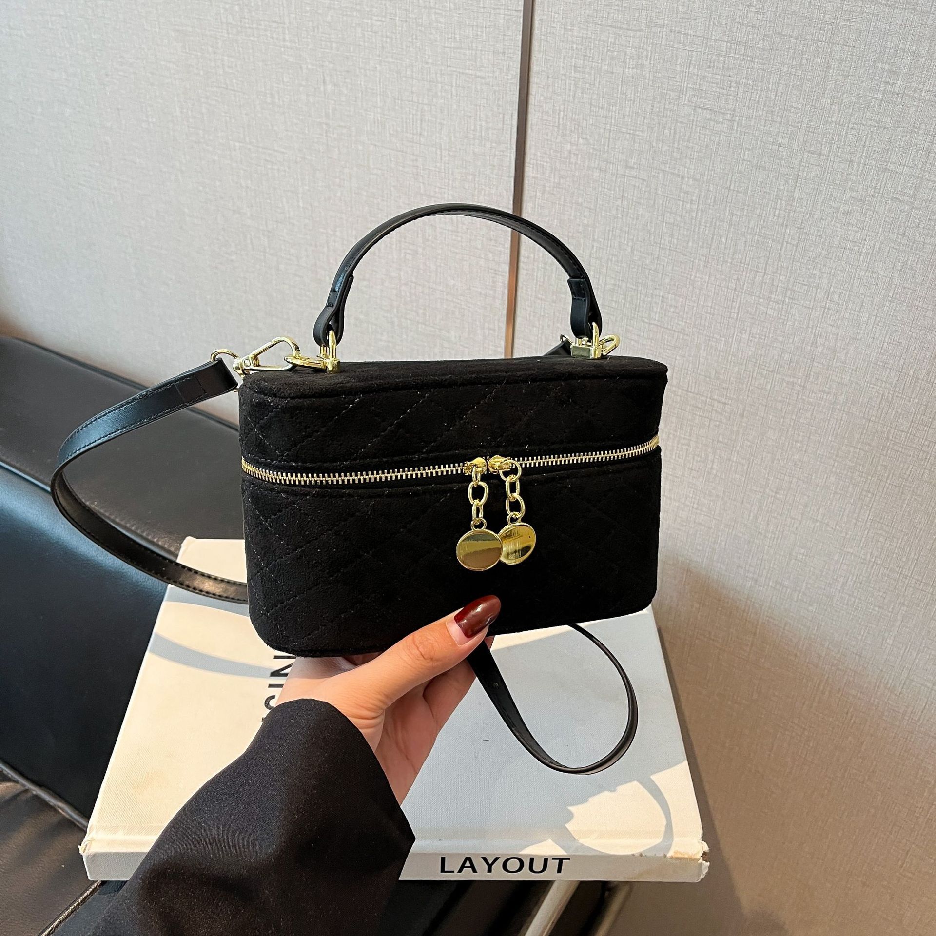 Luxury Brand Designer Bag High-End Matte Small Square Bag With Quilted Stitching, Vintage Women's Trendy Chain Fashion Crossbody Bag, Versatile H