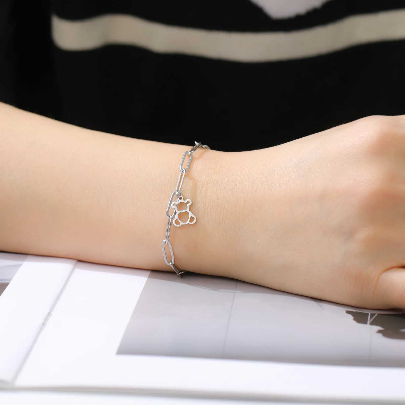 Cute Love Bear Pendant Womens Bracelet Stainless Steel Fashion Simple Romantic Heart Pendant Valentines Day Jewelry GiftC250410