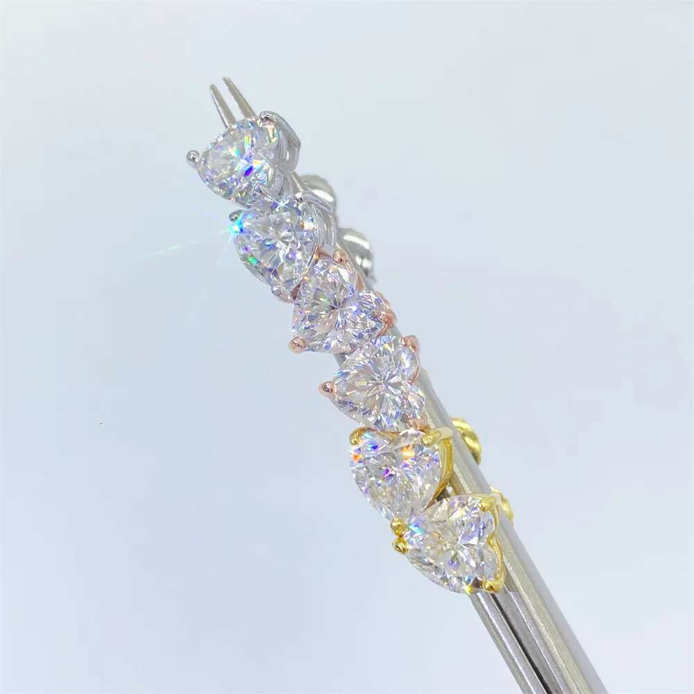 0.3-3CT Heart Moissanite Shaped Diamond Stud Earings D Color Womens Earrings 925 Silver Yellow Gold Top Quality for Women Gift