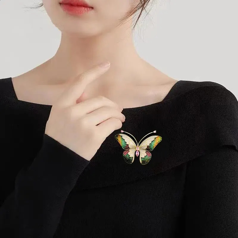 Fashionable multicolor alloy butterfly breast womens metal crystal insect party birthday winter jewelry 250410
