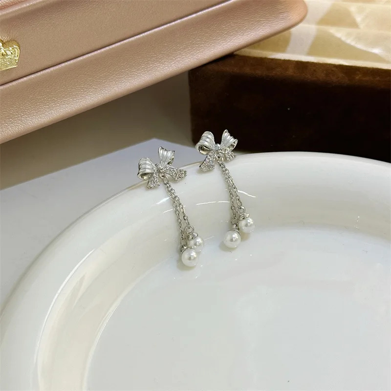 Butterfly Knot Womens Tassel Earrings Selling Unique Lightweight Fashion Versatile Pearl Pendant Earrings Jewelry 250409