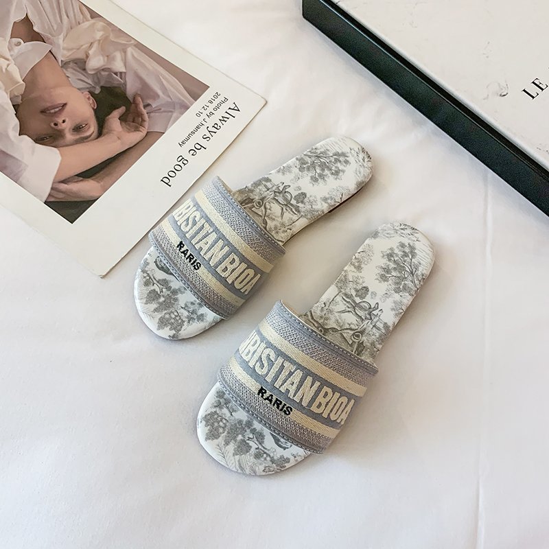 free shipping slippers Women wear sandals outside the new spring fashion flat flip-flops new