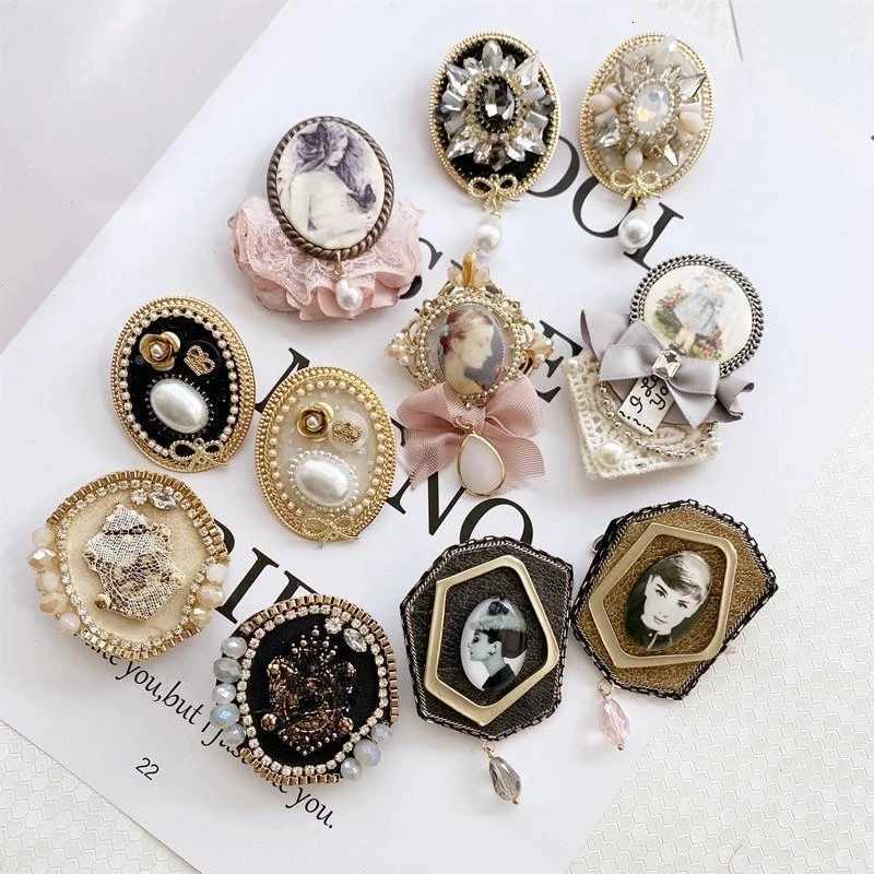 Luxury trsince Creative Classic Retro Brooches for Women Camellia Crystal Chain Tassels Brooches Pins Party Banquet Clothes Accessories Y251111