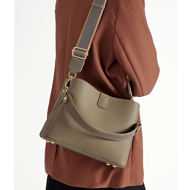 Hifashion Cowhide Genuine Leather Bucket Tote Handbags For Women 2025 Wide Strap Ladies Shoulder Crossbody Bags 251103