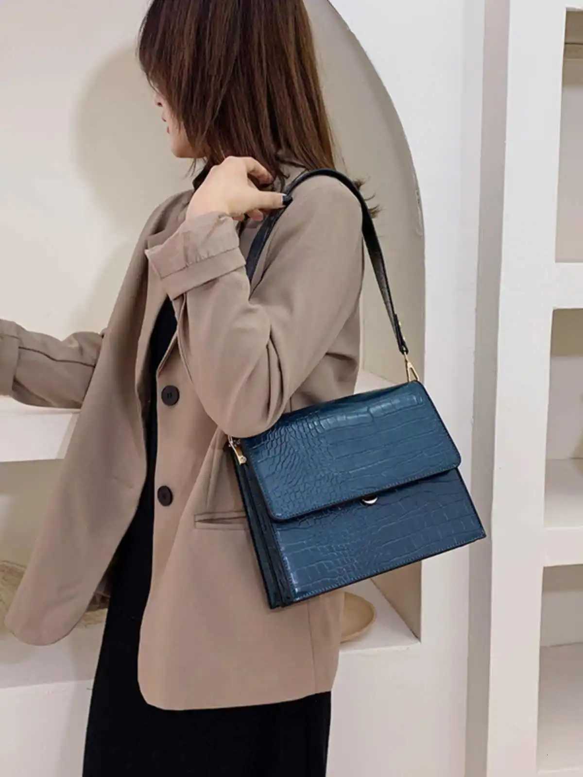 Large Capacity Commuter Square Bag For Women New Fashiona Retro Single Shoulder Briefcase High Quality Versatile Crossbody BagT251110