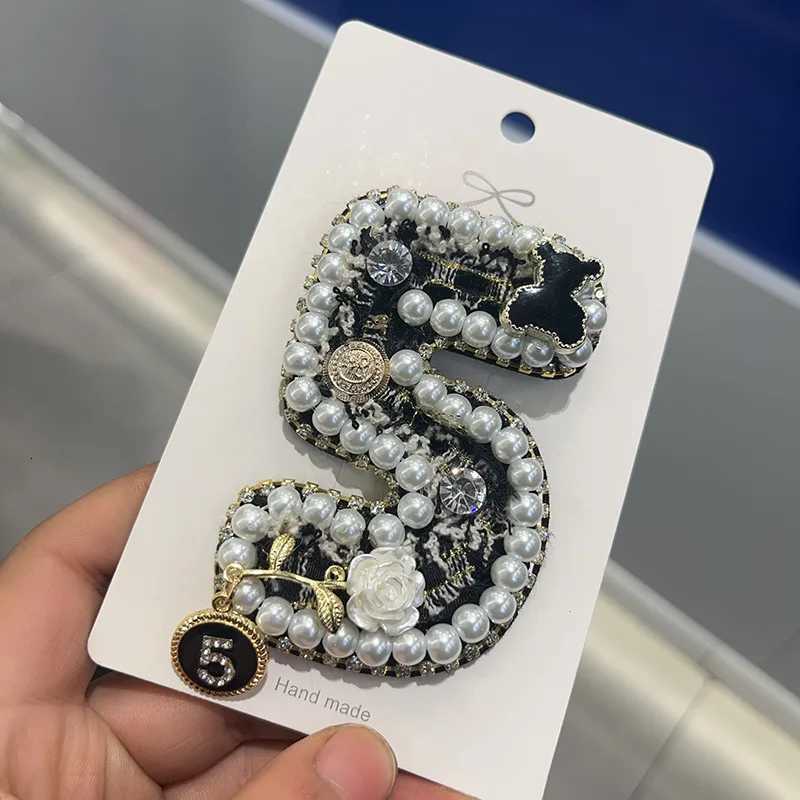 Luxury Korean Pearl Crystal Brooch Flower Rhinestone Corsage Clothing Sweater Lapel Pins Luxulry Jewelry Gifts for Women Accessories Y251111