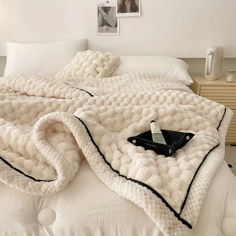 Blanket for Bed - Cozy Warm Fuzzy Blankets for Women Plush Large Fleece Throws for Girls C251111