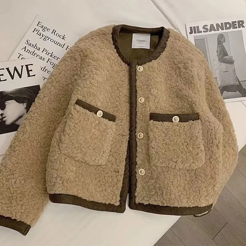 Original Tweed Style Lamb Wool Jacket Womens Thickened Color Blocking Leather Integrated Sheep Velvet Short Jacket Crew Neck 251105