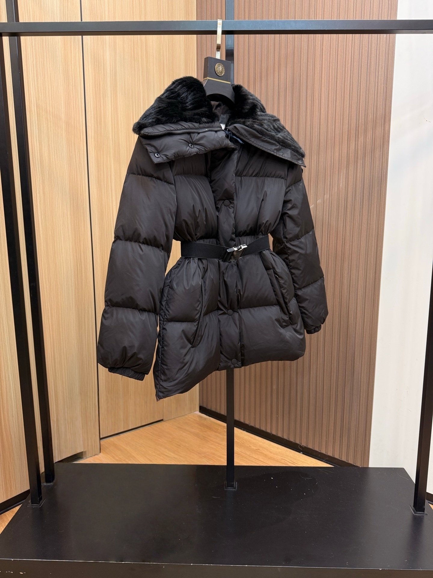 New women's thickened down jacket, windproof, warm, easy to care for, high-end