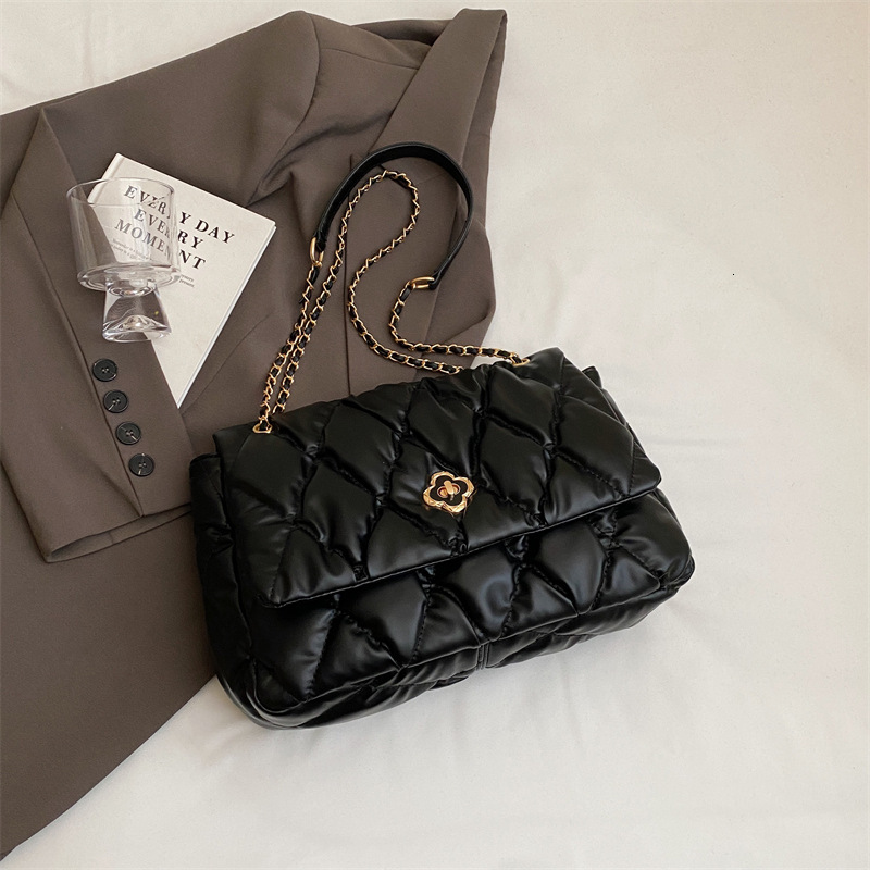 Luxury Brand Designer Bag High-End Quilted Chain Women's Bag 2025 New Trendy Versatile Shoulder Bag Crossbody Bag Small Style Embroidered Large B
