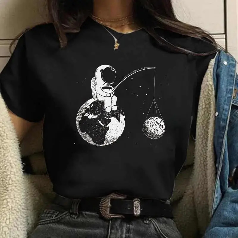 Moons Graphic Print T-shirt Womens Fashion Astronaut T-shirt 90s Retro Harajuku Short Sleeve Plus Unisex T-shirt 250410