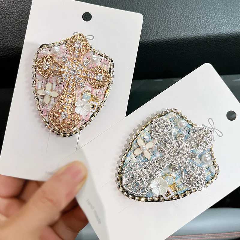 Luxury Korean Rhinestone Pearl Cross Brooches for Women Elegant Sweater Suit Badge Lapel Pins Fashion Jewelry Accessories Y251111