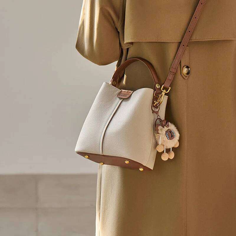 2025 New Women's High-End Foreign Style Popular Versatile Crossbody Cowhide Bag Fashionable Hand-To-Hand Bucket