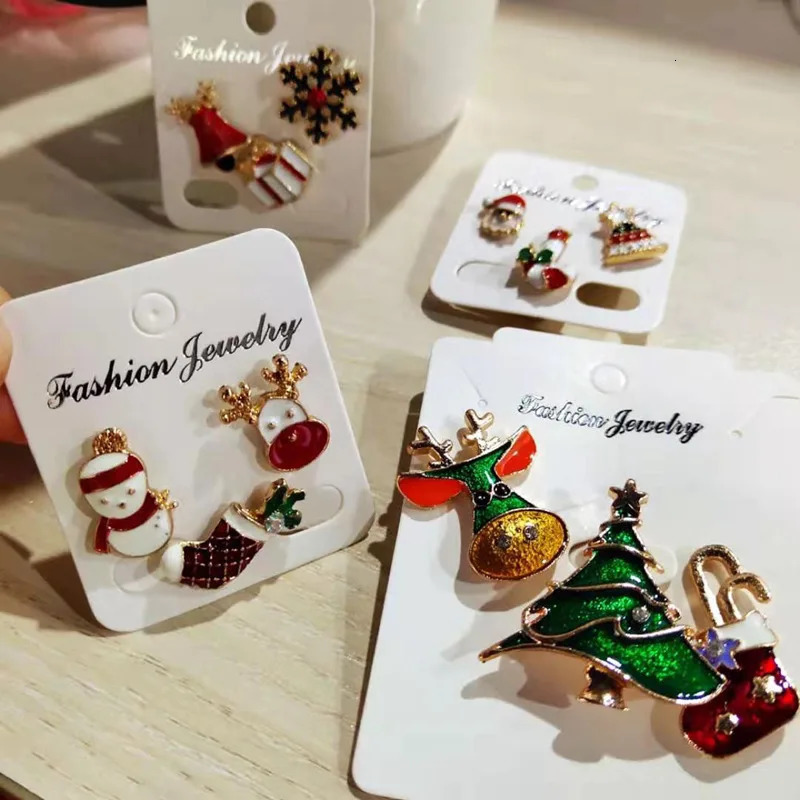 Fashion Xmas Brooch Badge Set for Women Christmas Pins Snowman Snowflake Deer Bell Hat Sock Tree Cartoon Cute Jewelry Kids Gift 251103