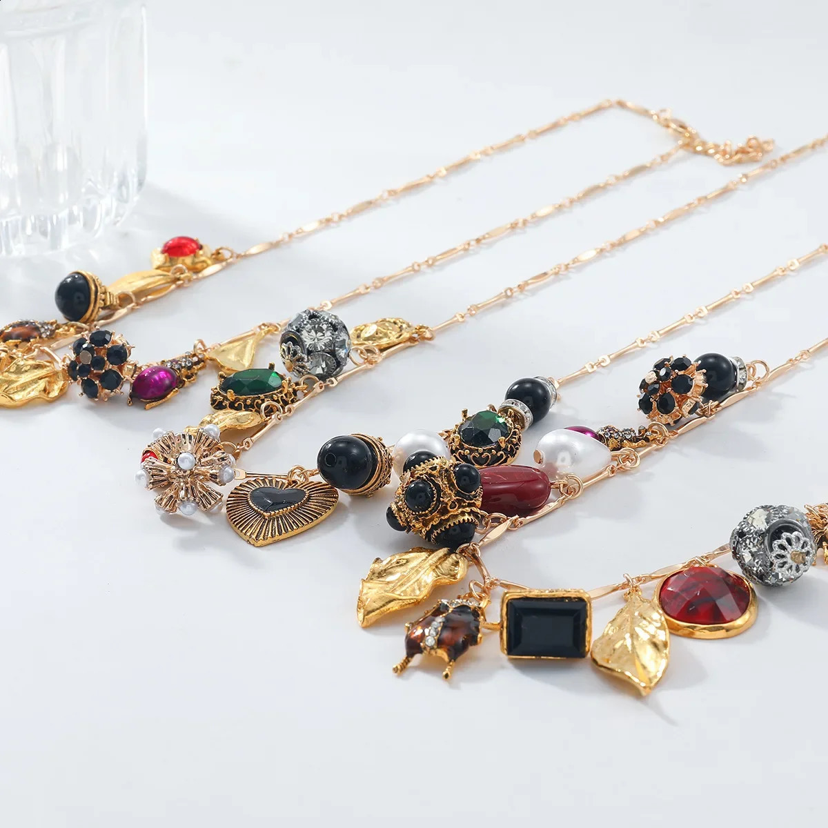 Multi layered female retro insect leaf heart-shaped flower geometric pendant necklace 250409