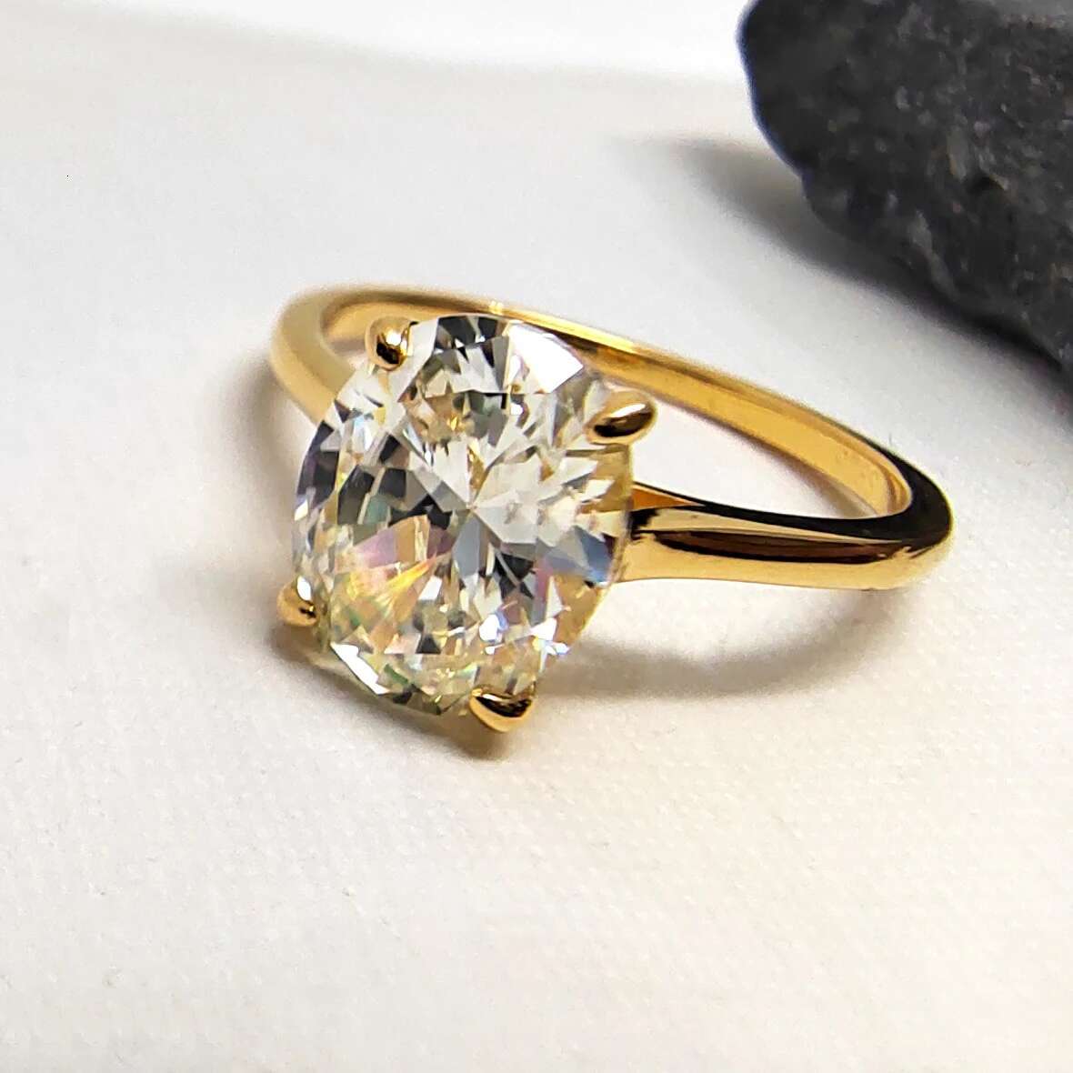 4ct 8x11MM Oval Moissanite Wedding Ring for Women Super Flash Engagement Anniversary Jewelry S925 Silver Plated 18k Gold