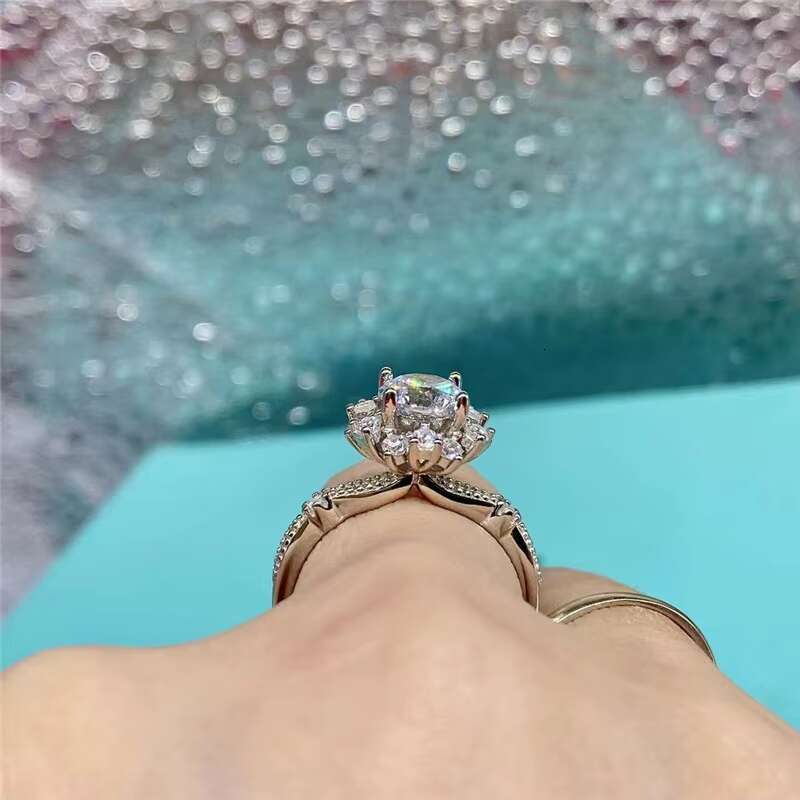 American Mosane Womens Diamond D Color VVS1 Grade Moissanite Wedding Ring Factory Wholesale Price for Marriage Proposal