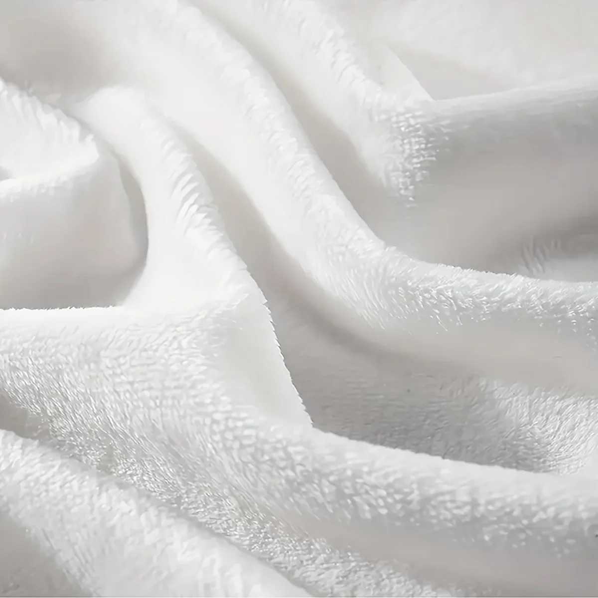 Flannel Blanket Having Black Polka Dots Ideal For Cosy Bedroom Retreats And Relaxing Leisure Time In Living Rooms High - Quty C251111