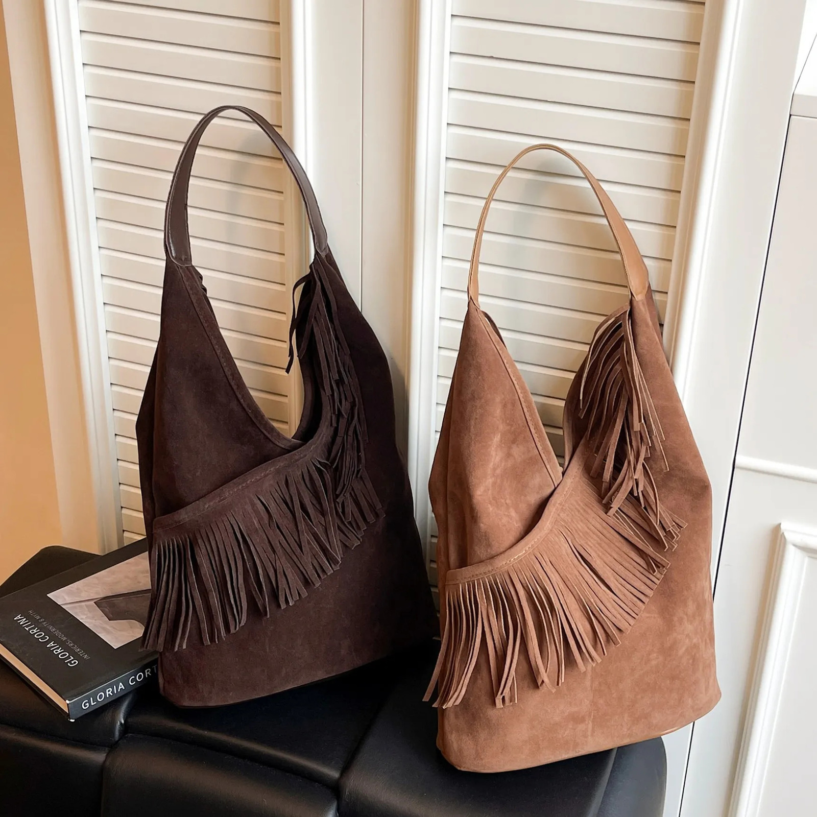 Womens Suede Tassel Bucket Bag Autumn Winter Retro Bohemian Shoulder Bags American Fashion Female Handbags 251110