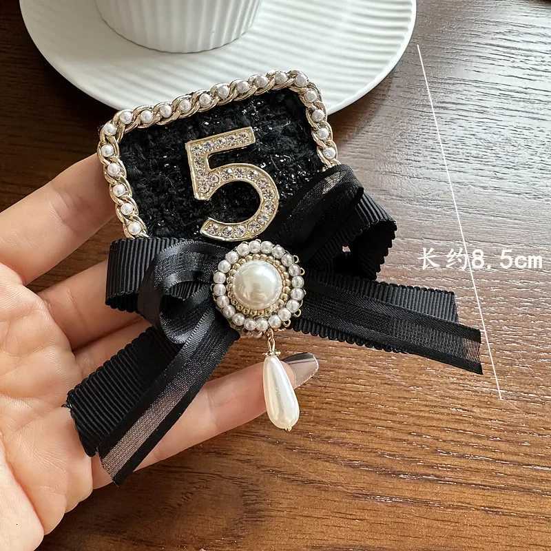 Luxury Women Big Crystals Pearl cc 5 Figure Corsage Brooches Y251111