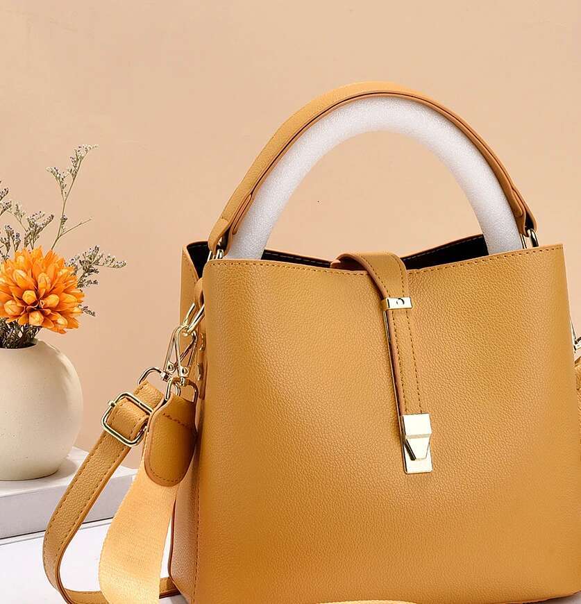 2025 New Fashion PU Chain Shoulder Strap Designer Women's Artificial Leather Large Capacity Handbag